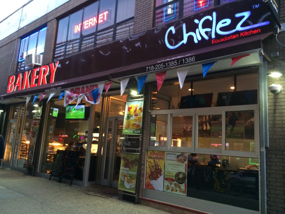 95-02 Roosevelt Ave, Jackson Heights, NY 11372  (Esquina de la calle 95, a pasos del Tren 7 hasta Junction Blvd.) 