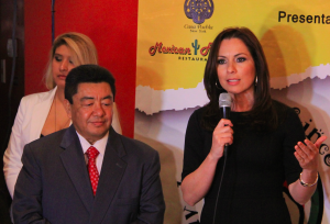 La guap&iacute;sima presentadora de noticias deportivas del Noticiero de Telemundo, Canal 47, Ver&oacute;nica Contreras, hizo un llamado a continuar engrandeciendo el Festival que es una expresi&oacute;n no solo de la cultura mexicana sino ante todo una expresi&oacute;n de hermandad y una manifestaci&oacute;n de la alegr&iacute;a que caracteriza a todos los hispano-hablantes.