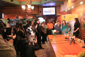 Los medios de comunicaci&oacute;n concurrieron masivamente a esta rueda de prensa que por s&iacute; sola ha sido un gran acontecimiento, gracias al poder de convocatoria de Don Jaime Lucero, quien siempre ha demostrado un compromiso con el desarrollo de la comunidad.