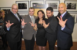 (I-D) El senador estatal Gustavo Rivera, el asambleísta Marcos Crespo, María Teresa Kumar (Voto Latino), el actor Wilmer Valderrama y el presidente de El Bronx, Rubén Díaz Junior.
