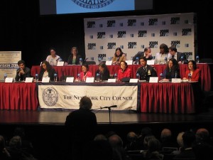 La comunidad organizada particip&oacute; masivamente en el foro. 