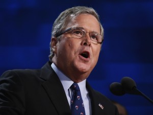 Jeb Bush sobre la inmigraci&oacute;n ilegal: violan ley pero lo hacen por un "acto de amor".