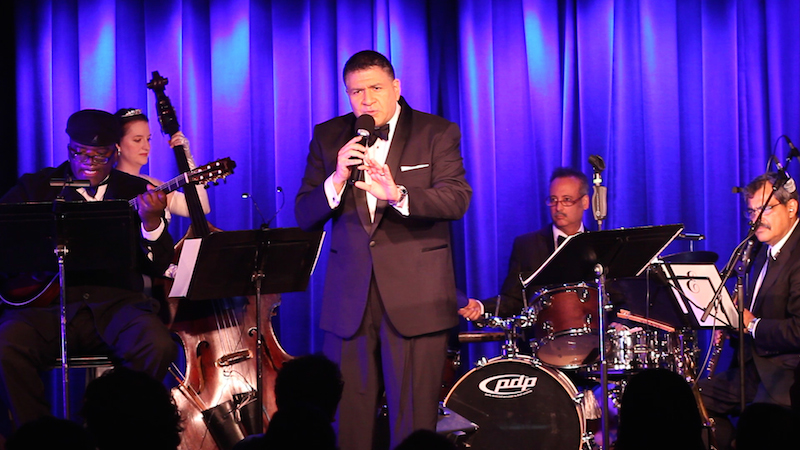 Eddie Marrero en su concierto de cinco de mayo "Con Amor".