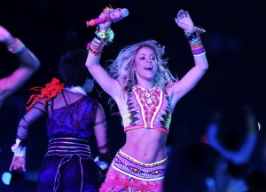 La cantante colombiana Shakira durante una actuaci&Ucirc;n previa a la final del Mundial de f˙tbol entre Espa&Ograve;a y Holanda, que se celebr&Ucirc; en el Soccer City de la ciudad de Johannesburgo, Sud&middot;frica.