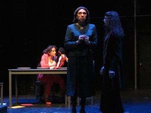 Otra escena de Charlotte's Song con Mario Golden, Yvette Quintero y Celeste Hastings.