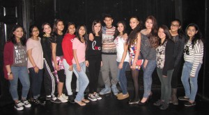 El grupo de j&oacute;venes adolescentes que participar&aacute;n en el show. 