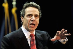 ANDREW CUOMO generoso con las grandes corporaciones pero desentendido de los pequeños negocios neoyorquinos.