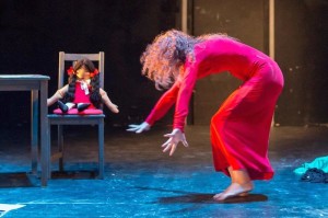 Yvette Quintero en una escena de Charlotte's Song.