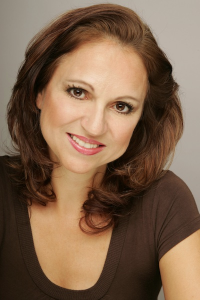 Cada a&ntilde;o Susan Rybin escoge a 30 j&oacute;venes a quienes prepara para trabajar a nivel profesional en la radio, el cine y la televisi&oacute;n.