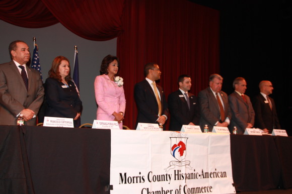 Miembros de la Junta Directiva y del Concejo Corporativo de Asesores de la C&aacute;mara de Comercio Hispano-Americana del Condado de Morris presidieron el evento.