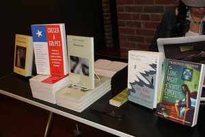 Crecer a Golpes se une a la producci&oacute;n literaria latinoamericana como un libro fundamental en el proceso de razonamiento sobre la identidad como parte del proceso hist&oacute;rico y cultural del continente. La obra junto a otros libros publicados por los autores participantes.