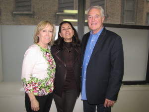 (I-D) Helen Maier, Clara Del Villar y Mike Stodden, editora, escritora y director de la nueva Web-Novela, respectivamente.