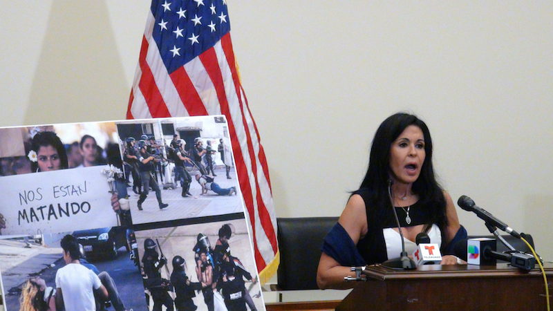 La actriz y cantante María Conchita Alonso presenta hoy, jueves 8 de mayo de 2014, en el Congreso de Estados Unidos el vídeo de su última canción, "Escucha mi eco", que compuso en apoyo a los estudiantes que han protagonizado protestas en varias ciudades de Venezuela en los últimos meses. Alonso, nacida en Cuba, afincada desde niña en Venezuela y posteriormente nacionalizada estadounidense, explicó a Efe que escribir ese tema musical fue su forma de decir a los opositores venezolanos que "no están solos".