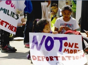 Una delegaci&oacute;n de inmigrantes cat&oacute;licos de Chicago viajar&aacute; a M&eacute;xico en junio pr&oacute;ximo para llamar la atenci&oacute;n sobre la situaci&oacute;n que viven los menores estadounidenses que tuvieron que dejar el pa&iacute;s debido a la deportaci&oacute;n de sus padres. Foto archivo.