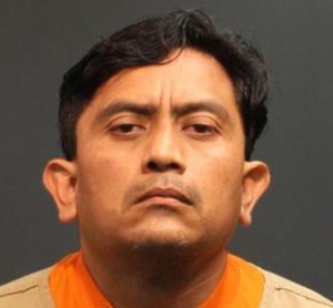 Isidro García, de 41 años y natural de Bell Gardens, fue detenido acusado de secuestro, violación y abusos sexuales a un menor.