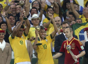 Los pron&Ucirc;sticos sit˙an a Brasil y Espa&Ograve;a, como ya sucedi&Ucirc; en la Copa Confederaciones de 2013 (con victoria de los brasile&Ograve;os por 3-0), en la final de Maracan&middot; del 13 de julio. 