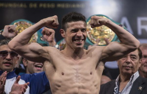 Sergio "Maravilla" MartÌnez tiene 39 aÒos y llega a la pelea con 51 victorias, 28 de ellas por nocaut, dos derrotas y un par de empates.