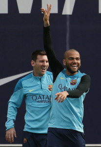 Daniel Alves (derecha) y Lionel Messi, compa&Ograve;eros en el F.C. Barcelona, se se han citado para el 13 de julio en Maracan&middot;. &igrave;La final so&Ograve;ada para m&Igrave; es Brasil-Argentina. Con Messi ya conversamos que ser&Igrave;a un sue&Ograve;o no s&Ucirc;lo para nosotros, sino tambi&Egrave;n para ellos", explicaba Alves. 