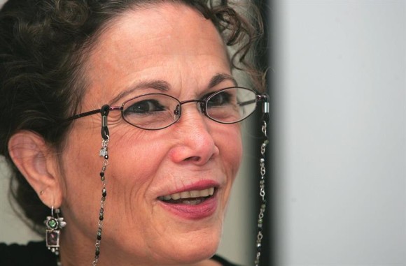 El presidente estadounidense, Barack Obama, galardon&oacute; a la escritora Julia &Aacute;lvarez, a la cantante Linda Ronstadt y al fundador de DreamWorks, Jeffrey Katzenberg, entre otros, con las "Medallas Nacionales de las Artes y Humanidades" 2013.