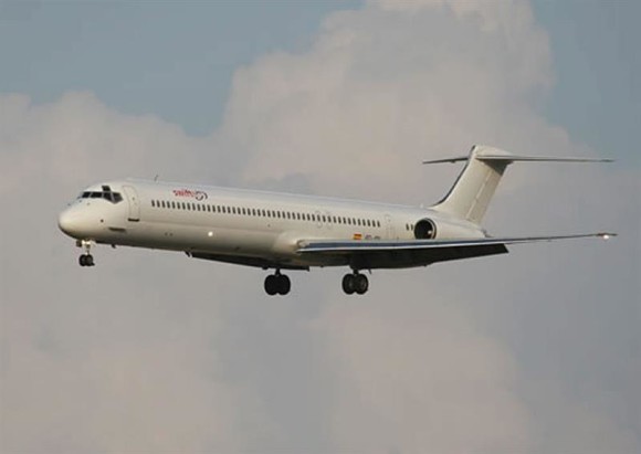 Un avi&oacute;n de la compa&ntilde;&iacute;a Air Algerie con cerca de 120 personas a bordo, en su mayor parte turistas franceses y con tripulaci&oacute;n espa&ntilde;ola, est&aacute; desaparecido desde esta madrugada, cuando fue detectado por &uacute;ltima vez en los cielos del noreste de Mali.