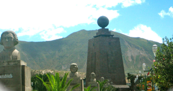El Monumento de la Mitad del Mundo, a pocos minutos de la capital ecuatoriana, conmemora el trabajo de la Misi&oacute;n Geod&eacute;sica con los bustos en piedra de sus miembros en el camino al monumento que alberga el Museo Etnol&oacute;gico a cuyo costado se encuentra la Ciudad Mitad del Mundo.