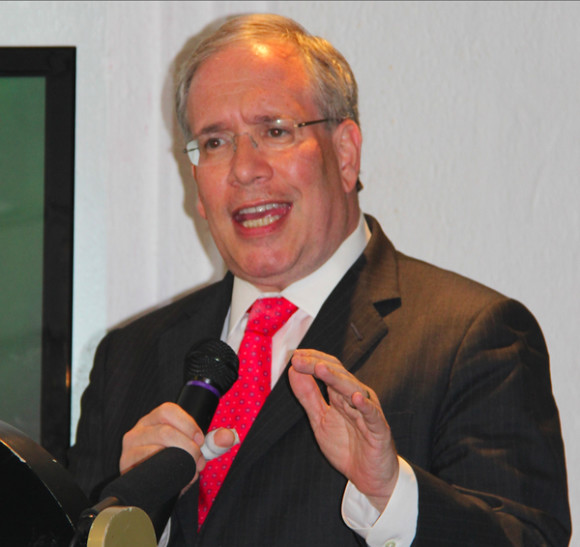 El Contralor de Nueva York, Honorable Scott Stringer reiter&oacute; la importancia de apoyar a organizaciones como Casa Puebla, porque a trav&eacute;s de ellas se respalda el trabajo de los inmigrantes latinos que son parte fundamental de la econom&iacute;a de la ciudad.