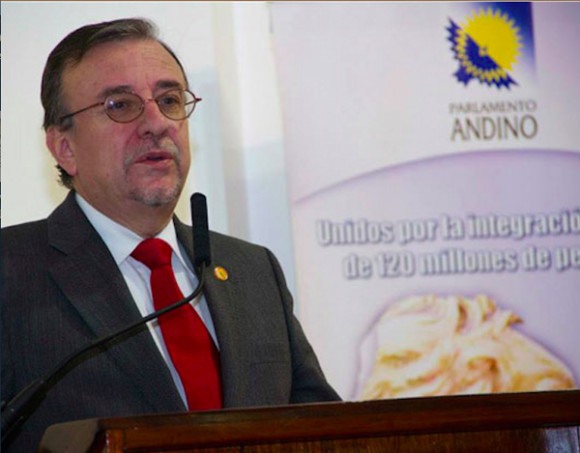 Enrique Ayala, PhD de la Universidad de Oxford, historiador, autor, catedr&aacute;tico, Fundador y Rector reelecto de la Universidad Andina Sim&oacute;n Bolivar, asesor de UNESCO para la Historia de Am&eacute;rica Latina