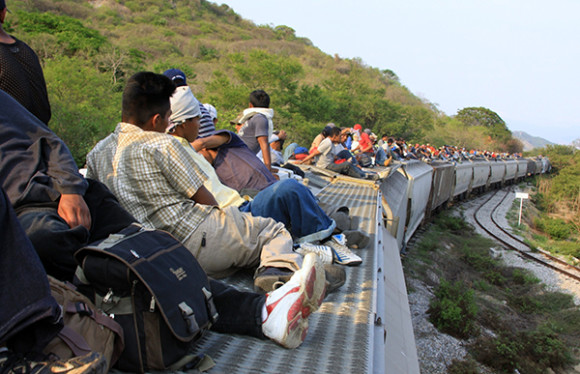 &ldquo;La Bestia&rdquo;, un tren con precios de lujo y un destino que puede ser la muerte.