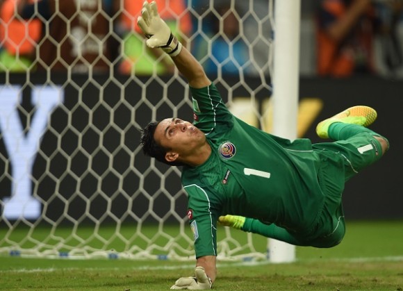 El portero costarricense Keylor Navas se mantiene herm&eacute;tico sobre su futuro y manifest&oacute; que de momento "no ha firmado nada con nadie", en respuesta a los rumores de una posible llegada al Real Madrid.