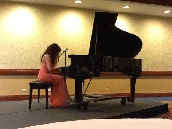 La pianista de descendencia Argentina e Italiana, Rosa Antonelli ofreci&oacute; una espl&eacute;ndida presentaci&oacute;n con composiciones de renombrados compositores Latinoamericanos en piano. 
