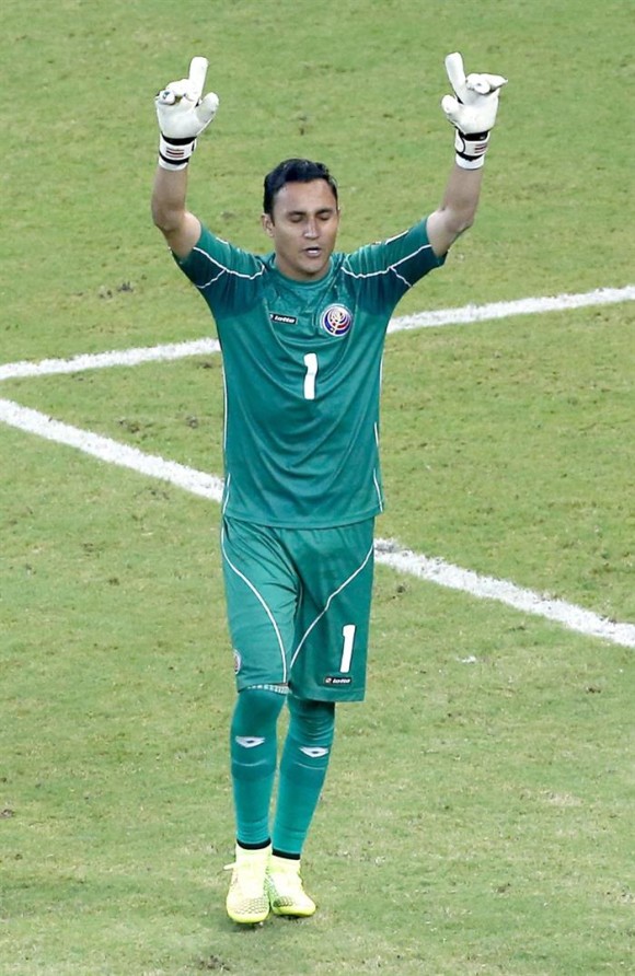 El nuevo portero del Real Madrid, el costarricense Keylor Navas, dijo hoy que se siente emocionado e ilusionado con su llegada al club blanco y prometi&oacute; trabajar con humildad para pelear por la titularidad. 