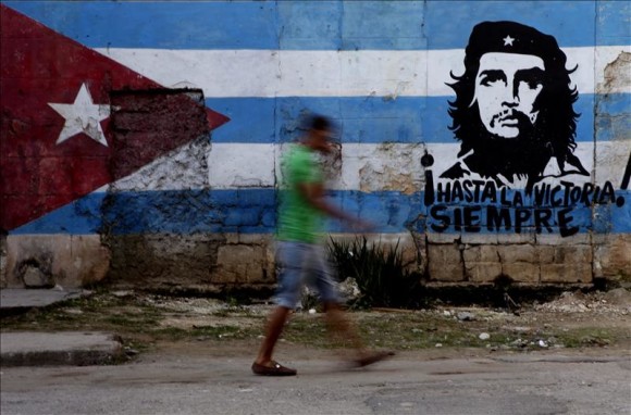  La poco conocida "Operaci&oacute;n Makasi", un plan fraguado por EE.UU. a principios de la d&eacute;cada de 1960 para frenar el avance de las fuerzas rebeldes comunistas en el Congo, estuvo integrada por cubanos exiliados que se enfrentaron con &eacute;xito al ej&eacute;rcito del guerrillero Ernesto "Che" Guevara.