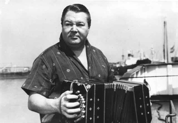 Aníbal Troilo, compositor, arreglista y músico argentino nacido el 11 de junio de 1914 en Buenos Aires, recibirá un homenaje especial durante las celebraciones de los 30 Años de PAMAR en Nueva York durante el Festival Shall We Tango.