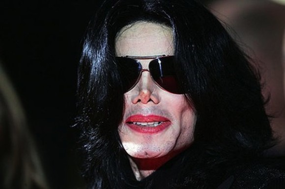 Más de 25 años después de que presuntamente Michael Jackson abusara sexualmente de él, James Safechuck decidió denunciar el caso en los tribunales de Los Ángeles, donde está prevista una vista oral el próximo 4 de septiembre.