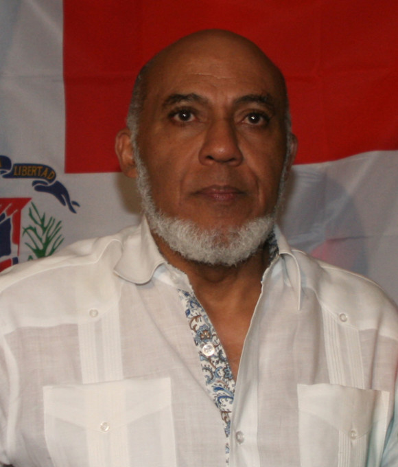 Nelson Pe&ntilde;a presidente de la instituci&oacute;n y el comit&eacute; Organizador hacen la invitaci&oacute;n, en la celebraci&oacute;n del treinta y tres, trig&eacute;simo Desfile nacional dominicano de Nueva York en la Sexta Avenida a partir de las 12 del mediod&iacute;a.