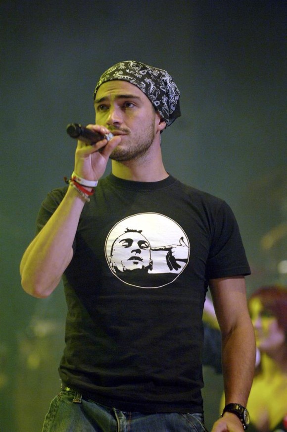El actor y exintegrante del grupo juvenil RBD Alfonso "Poncho" Herrera se estrena en la conducci&oacute;n de programas de televisi&oacute;n con "La Ciencia del Absurdo".