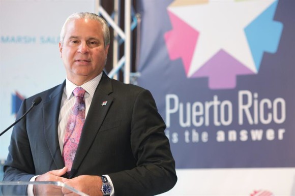 Alberto Bac&oacute;, hablando durante la presentaci&oacute;n en San Juan de la iniciativa "Puerto Rico is the Answer" (PRANS) (Puerto Rico es la respuesta). 