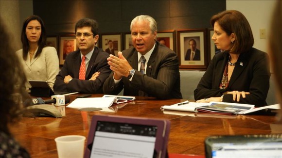 (i-d) Waleska Crespo, Directora Centro Cardiovascular de Puerto Rico y el Caribe; Frankie Chévere, Director Compañía de Comercio y Exportación; Alberto Bacó Bagué, Secretario de Desarrollo Económico y Comercio e Ingrid Rivera Rocafort Directora de Compañía de Turismo.