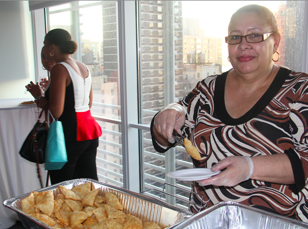 La cocina de República Dominicana estuvo presente con algunos de sus platos tradicionales preparados por Café Mofongo de la calle 39 en Manhattan, entre ellos el pernil, el arroz con gandules y las infaltables empanadas fritas, rellenas de pollo o de queso.