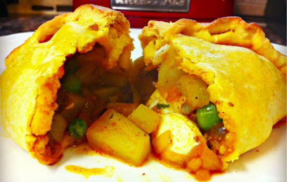 La &ldquo;Salte&ntilde;a Boliviana&rdquo; es una deliciosa empanada de sabor semi dulce y con relleno jugoso que incluye adem&aacute;s de carne, cubitos de papa como ingrediente caracter&iacute;stico.