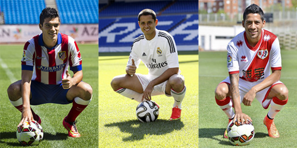 De izquierda a derecha:, Ra&uacute;l Jim&eacute;nez con el Atl&eacute;tico de Madrid, Javier Hern&aacute;ndez "Chicharito" con el Real Madrid, y Javier Aquino con el Rayo Vallecano; tres mexicanos en tres equipos madrile&ntilde;os.