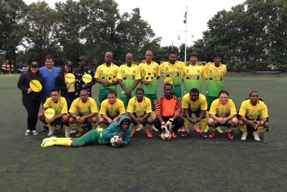 Integrantes del C.D. Izabal ganadores el a&ntilde;o pasado de la Copa "Independencia 15 de Septiembre" en la Liga de F&uacute;tbol Guatemala. Este a&ntilde;o vienen con la metalidad de 'retener' el t&iacute;tulo (Foto Cortes&iacute;a).