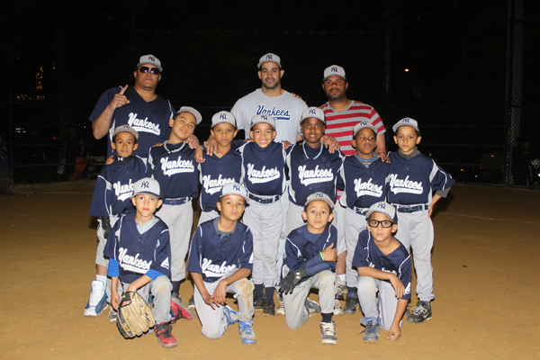 Los Yankees dirigidos por Willian Ramírez, conquistaron el título de campeón en la división de 7-8 años.