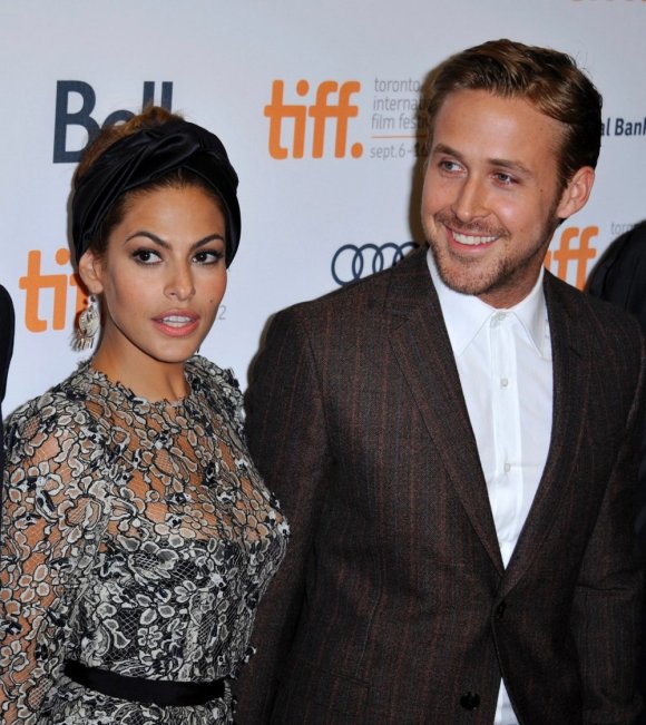 Los actores Eva Mendes y Ryan Gosling se convirtieron en padres primerizos el pasado viernes, cuando la intérprete latina, de 40 años, dio a luz a una niña.