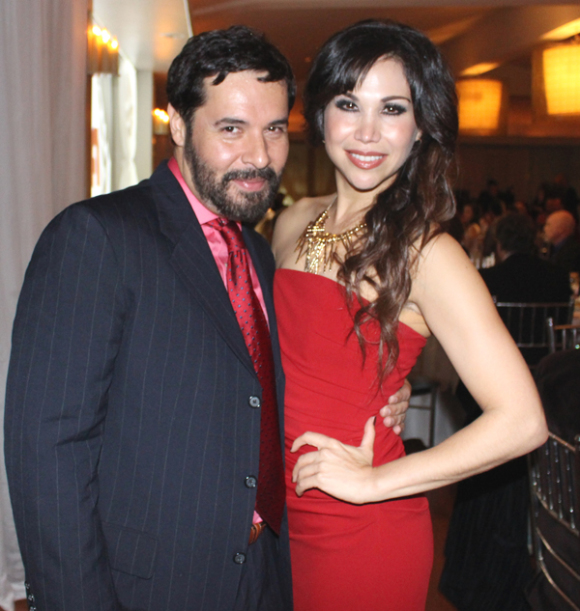 El actor Luis Galli, con la encantadora Bianca Marroquín, del musical Chicago.
