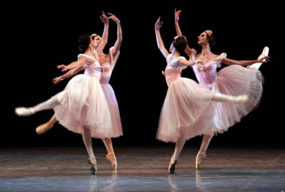 As&iacute; muestran sus 66 a&ntilde;os de gloria los integrantes del Ballet Nacional de Cuba al concluir su edici&oacute;n n&uacute;mero 24 en La Habana. 