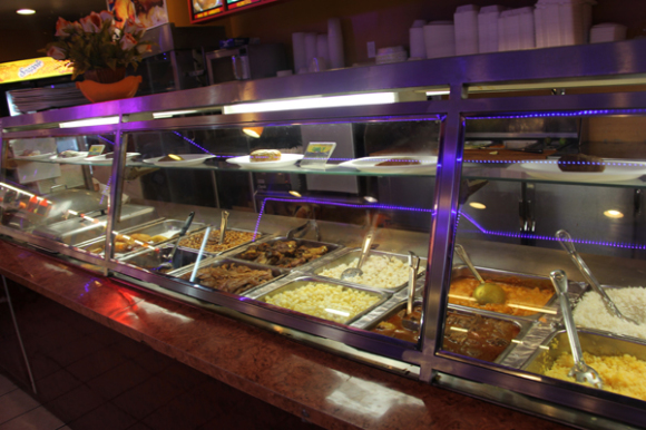 En cualquier &eacute;poca del a&ntilde;o cuando &ldquo;se le haga agua la boca&rdquo; por saborear los platos t&iacute;picos del Ecuador, solo tiene que visitar Caf&eacute; con Leche en la Ave. Roosevelt, en donde encontrar&aacute; una variedad de los m&aacute;s populares platillos como la &ldquo;guatita&rdquo;, &ldquo;seco de chivo&rdquo;, &ldquo;llapingachos&rdquo;, &ldquo;morocho&rdquo;, &ldquo;quimbolitos&rdquo;,&ldquo;humitas&rdquo;, &ldquo;bol&oacute;n de verde&rdquo;, etc., etc., etc. a precios m&oacute;dicos.