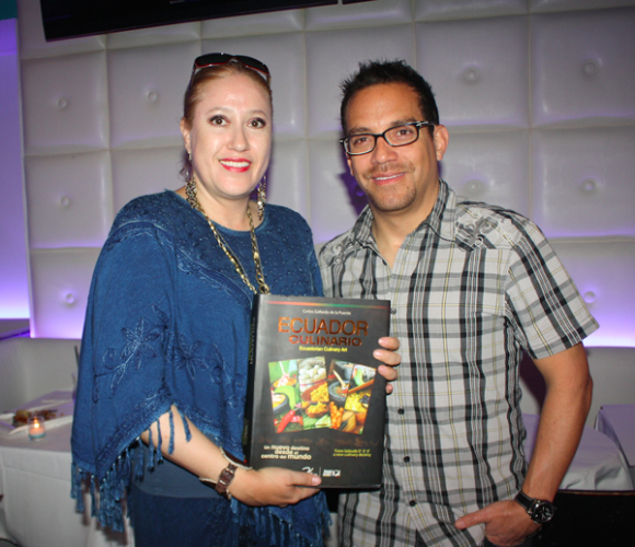 Durante su visita a Sabor Latino tuvimos el agrado de compartir las impresiones sobre Gastronomía Ecuatoriana del gran compositor y artista Juan Fernando Velasco.