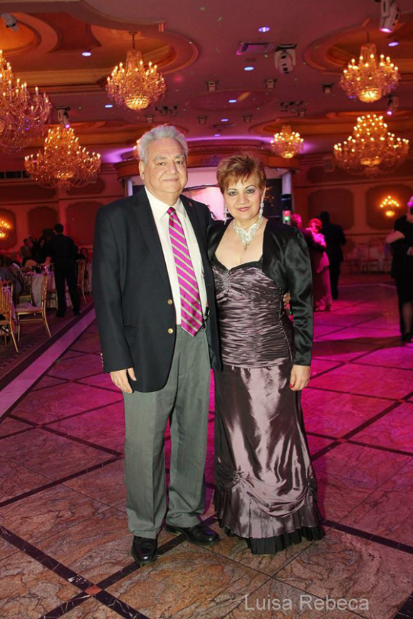 El Dr. Lenin Medina con su esposa Lupita Carvajal. El Dr. Medina fue recipiente del Tributo Ecuatoriano en el 2013.