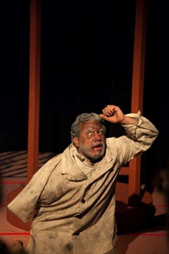 Sandor Juan como Lucas Lucatero en El discipulo necio.